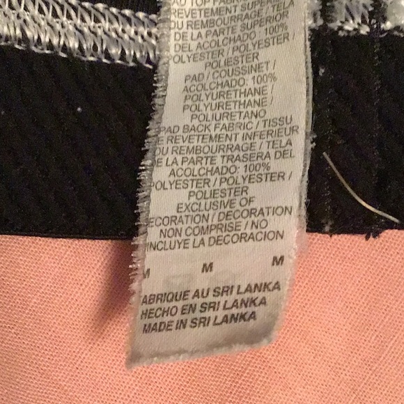 Nike Dri Fit sports bra dotted swoosh - Picture 5 of 6